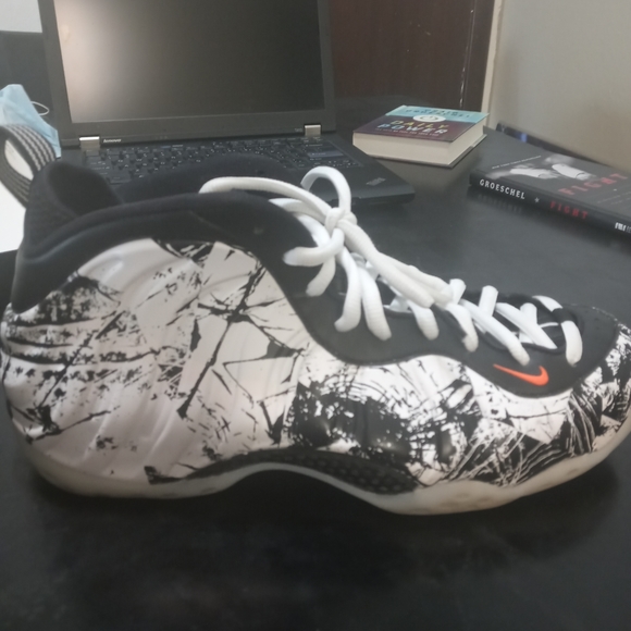 Nike Air Foamposite One. Size 12 - Picture 3 of 6